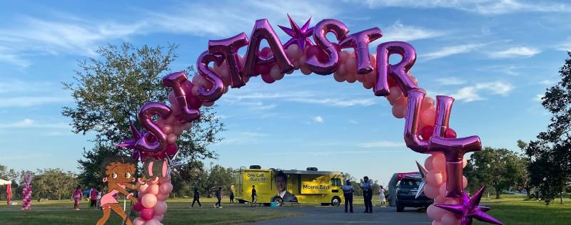 Sista Strut Walk Balloon Arch, 2021